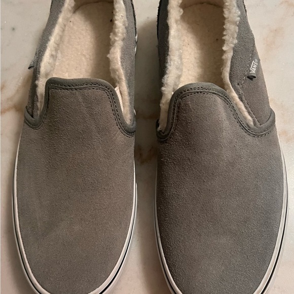 VANS Asher Suede Sherpa Slip-On Sneakers Light Gray Women's Size 9 New - Picture 3 of 9
